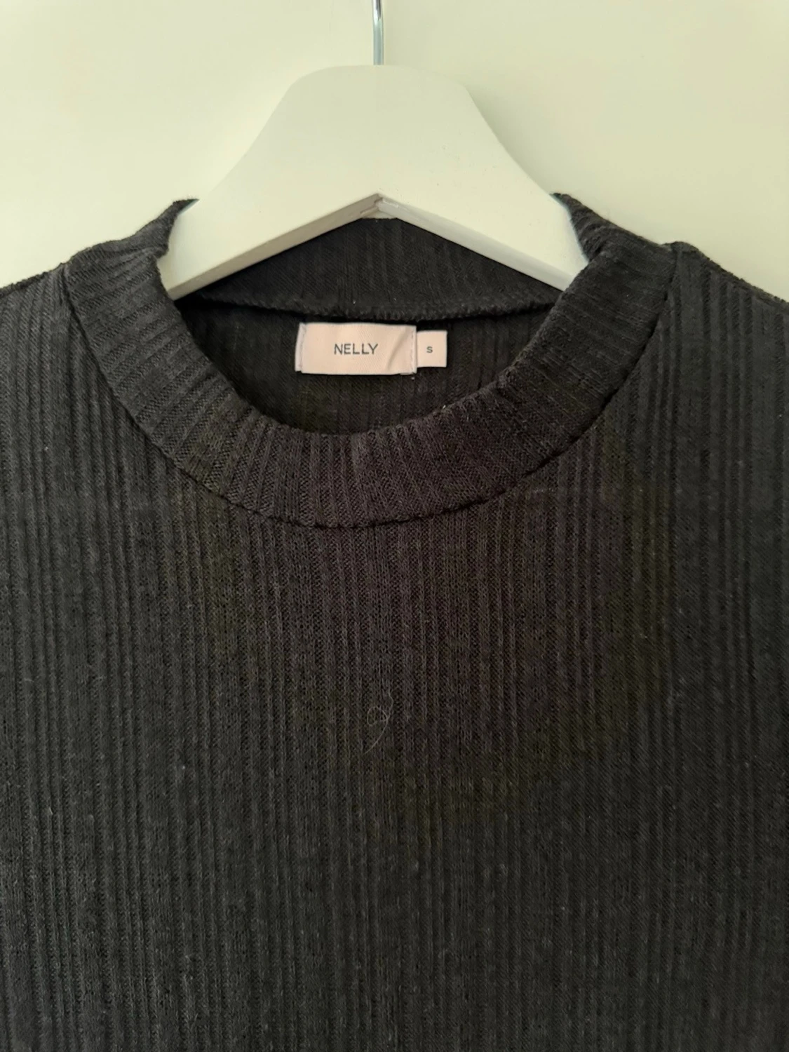 Svart ribbad klänning från Nelly - 1