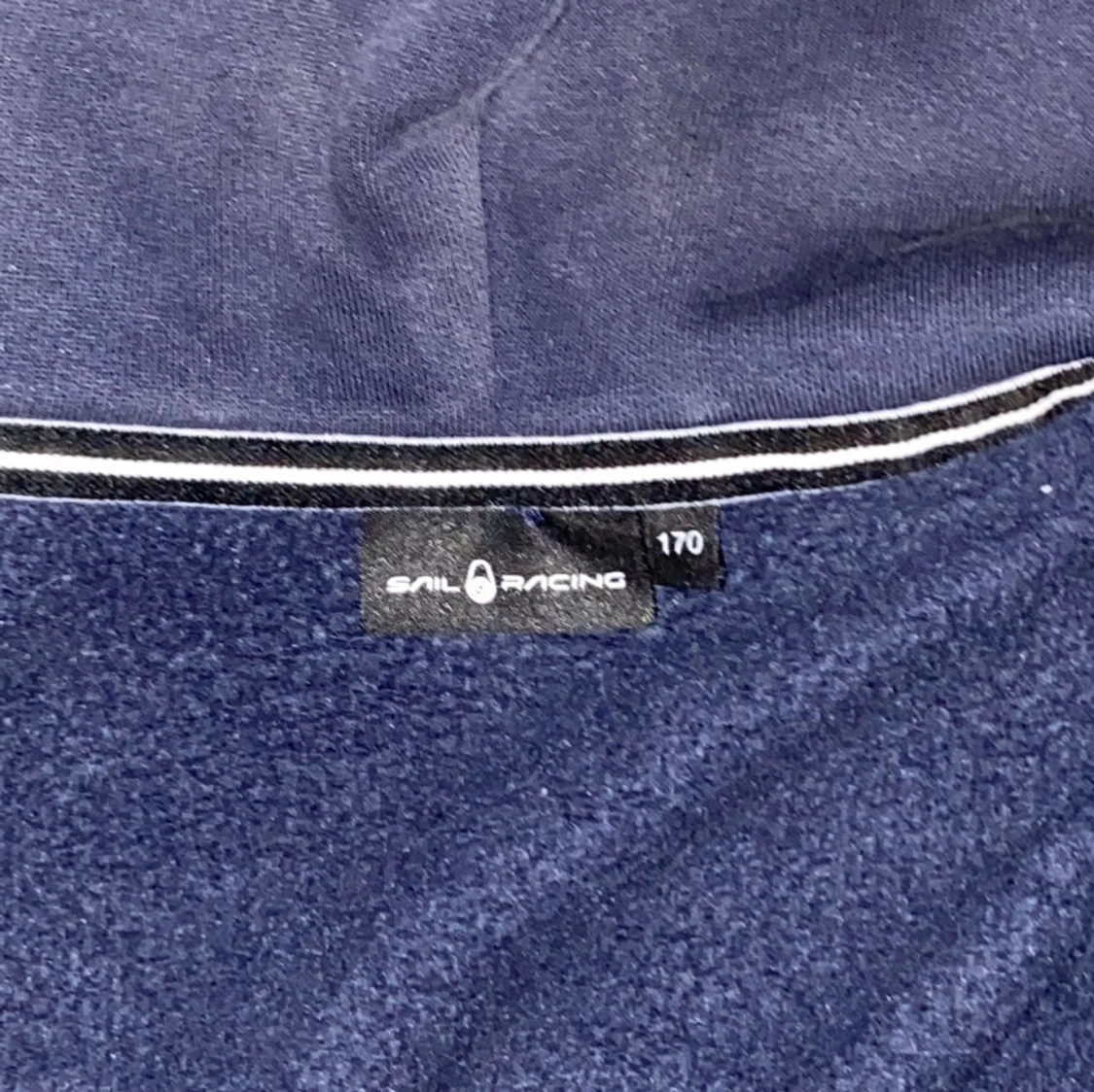 Marinblå hoodie från Sail Racing - 3