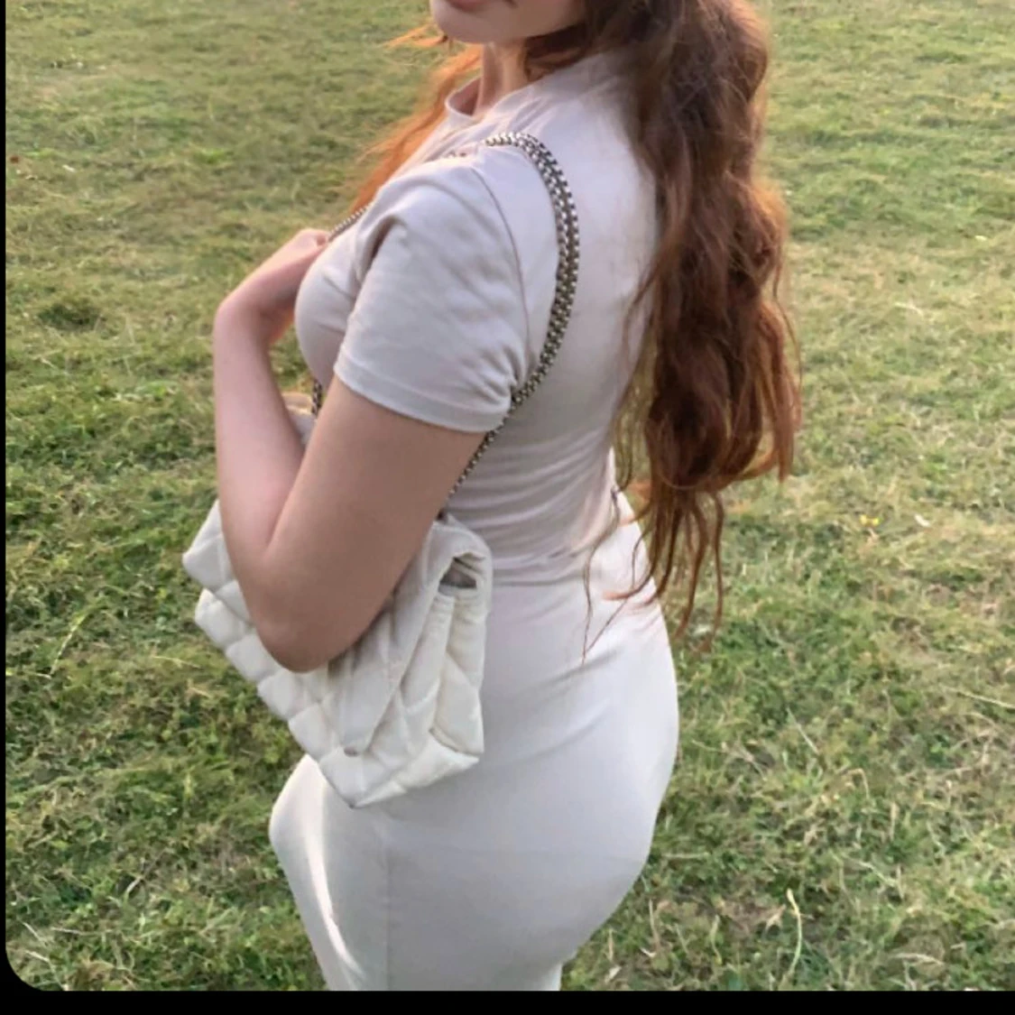 Beige tight långklänning med kort ärm