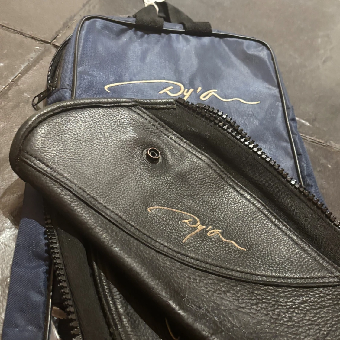  Dy'on  Chaps i storlek xs som nästan aldrig är använda, säljer för 900kr - 1