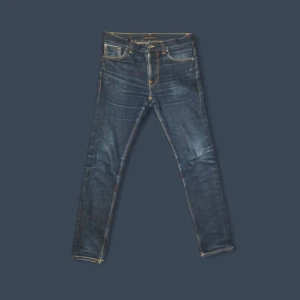 Selvedge Jeans från Nudie - Selvedge Jeans från Nudie | Modell: Lean Dean | Storlek W31 L34, men passar L32 | feta honeycombs, whiskers o stacks börjar formas | väldigt fint skick. | skicka gärna bud!