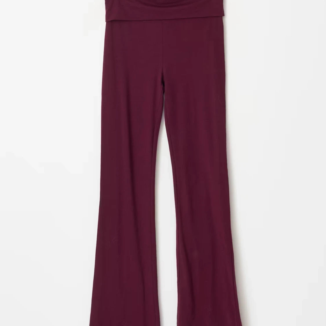 Vinröda bootcut byxor!