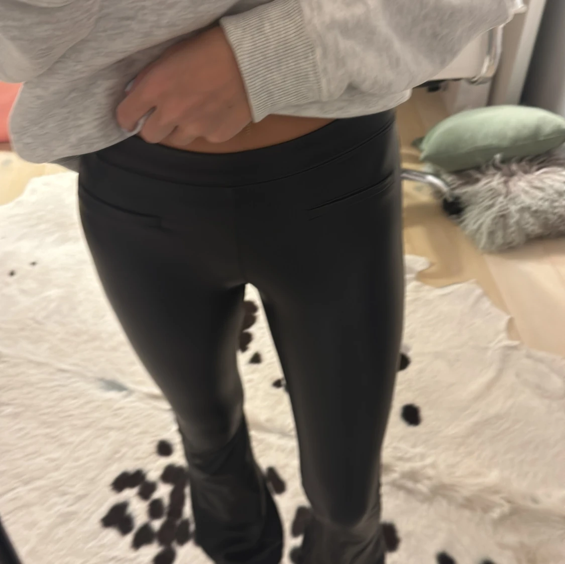 Svarta bootcut skinbyxor - 3