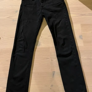 Levis 501 jeans 25/30 - Säljer dessa snygga 501 or med storlek 25/30 inte använda speciellt mycket och är i bra skick. 