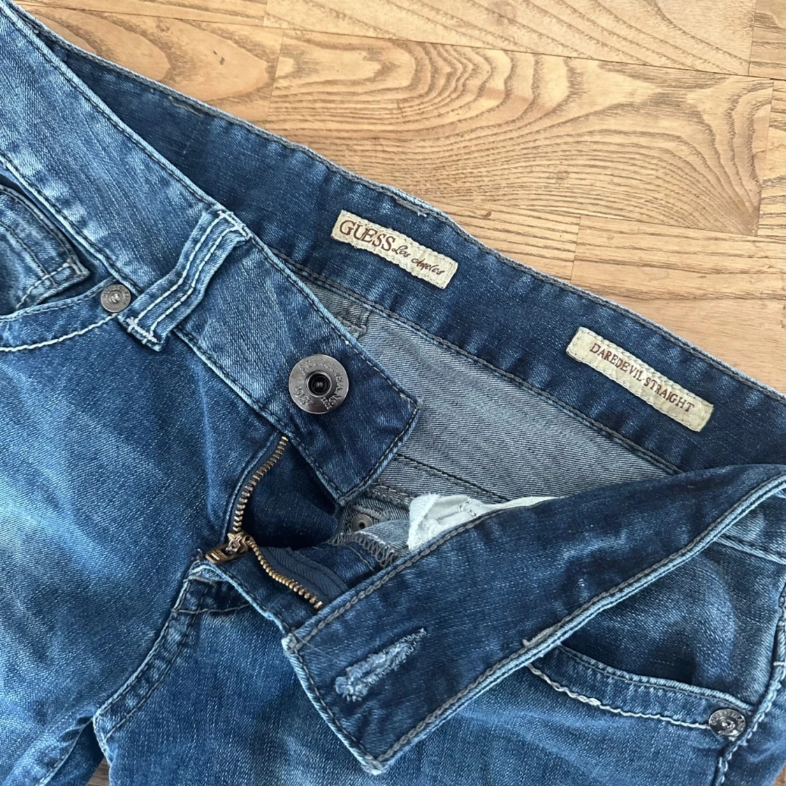 Lågmidjade utsvängda jeans - 1