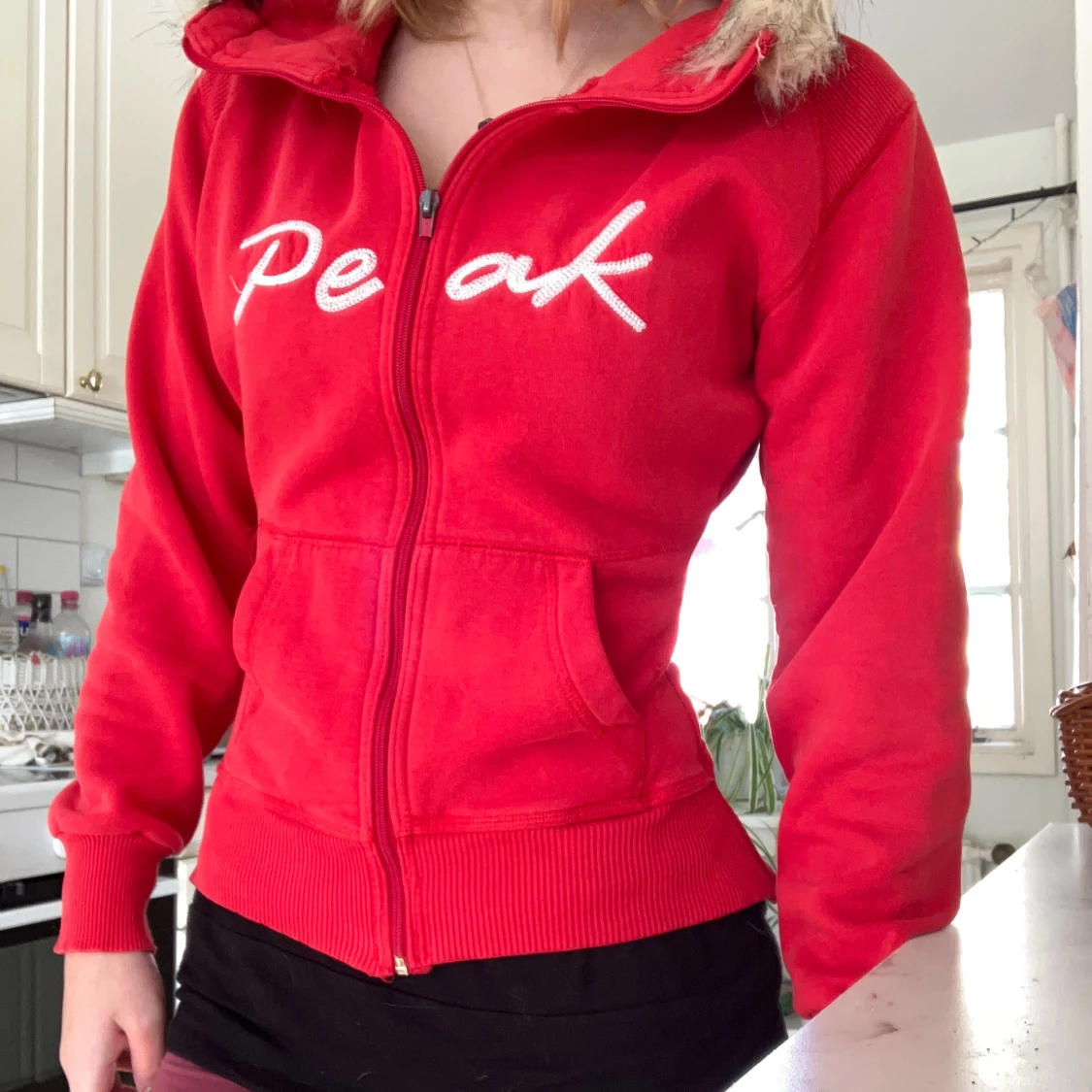 Röd Peak zip med päls  - 2