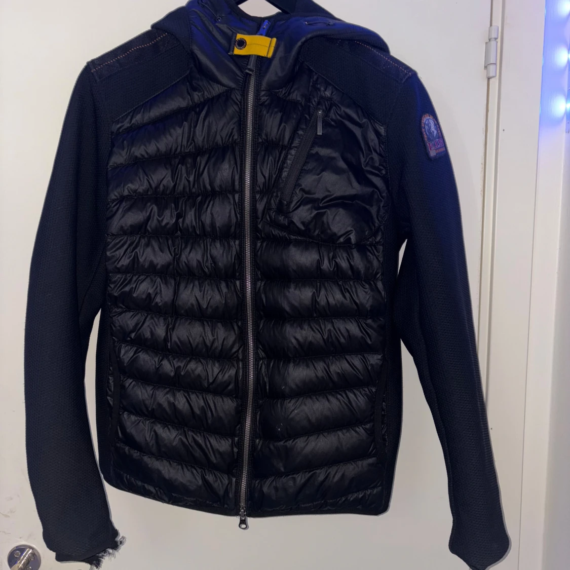 Svart pufferjacka från Parajumpers XS