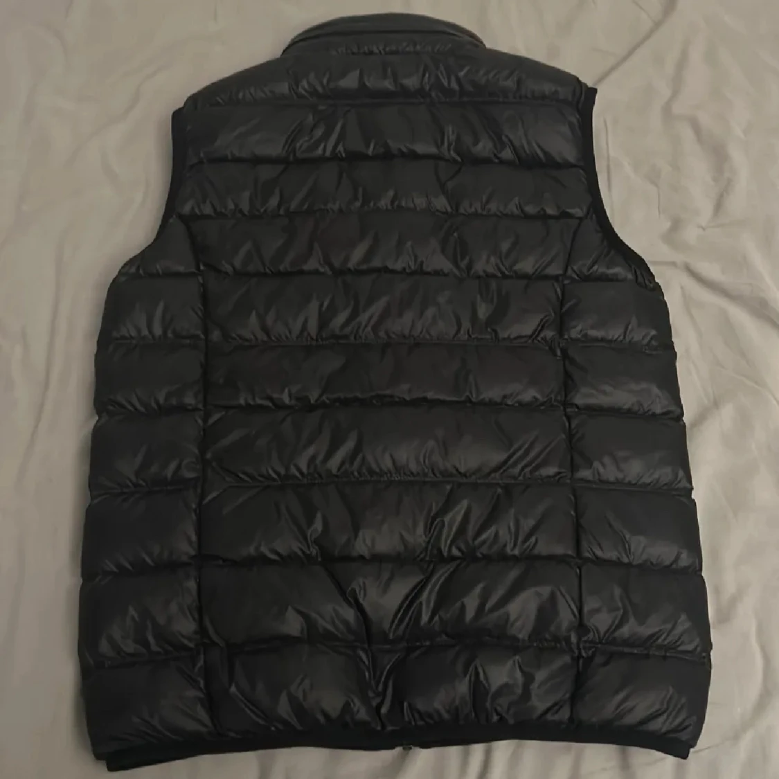 Svart dunväst från EA7 Emporio Armani - 1