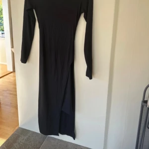 Svart klänning frpn Bikbok - Snygg klänning i svart från BikBok, endast använd 1 gång. 