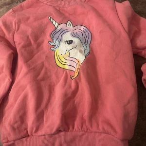 Rosa tröja med enhörningstryck - Aldrig använd 