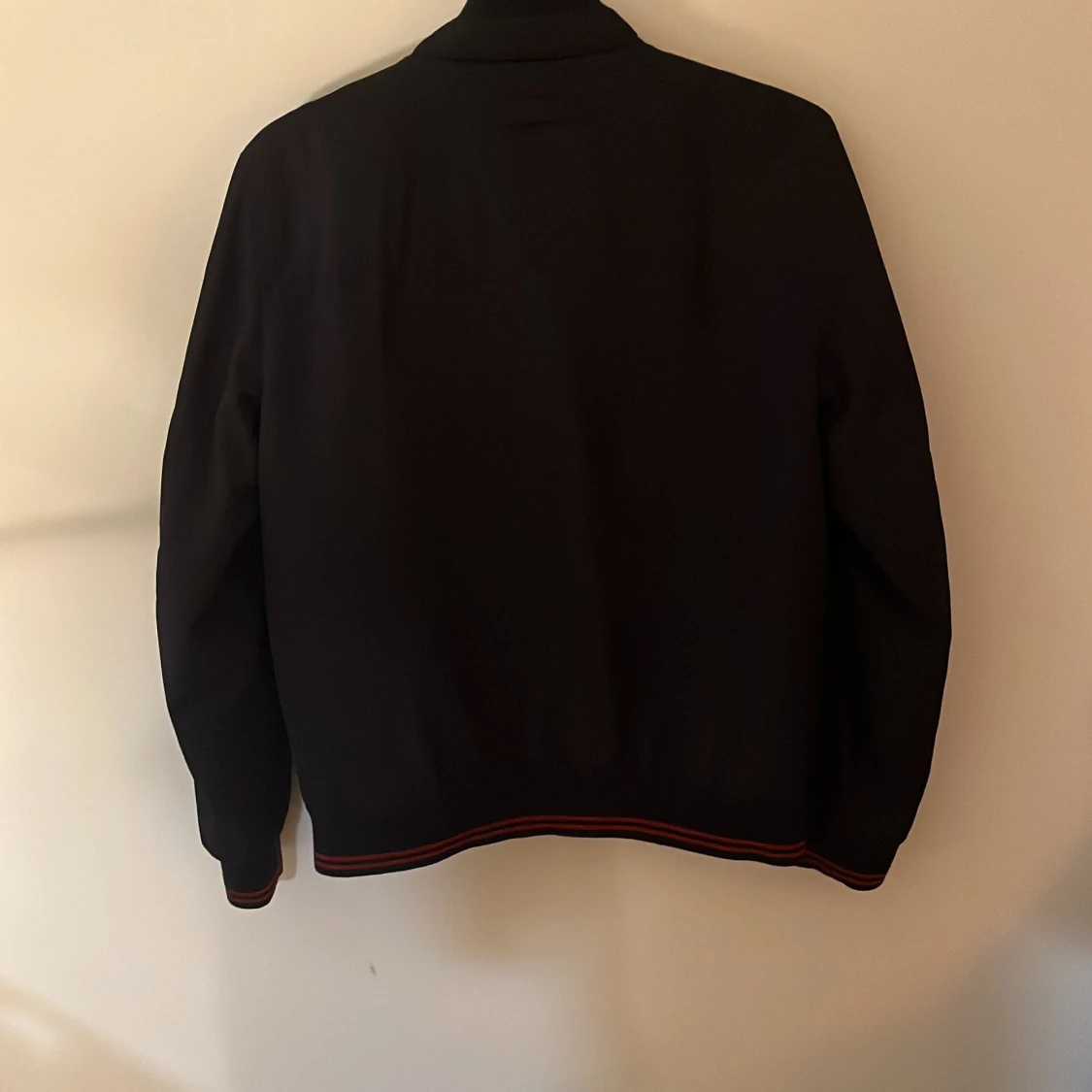 Mörkblå vindjacka från GANT - 2