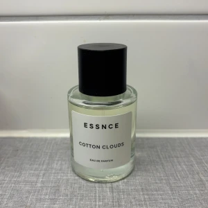 Essnce Cotton Clouds parfym - Cotton clouds från essnce. Helt ny har bara luktat på den. Fräsch doft! 