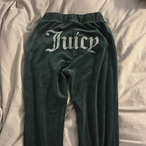 Low waist juicy couture  - Säljer dessa juicy byxor, knappt använde.