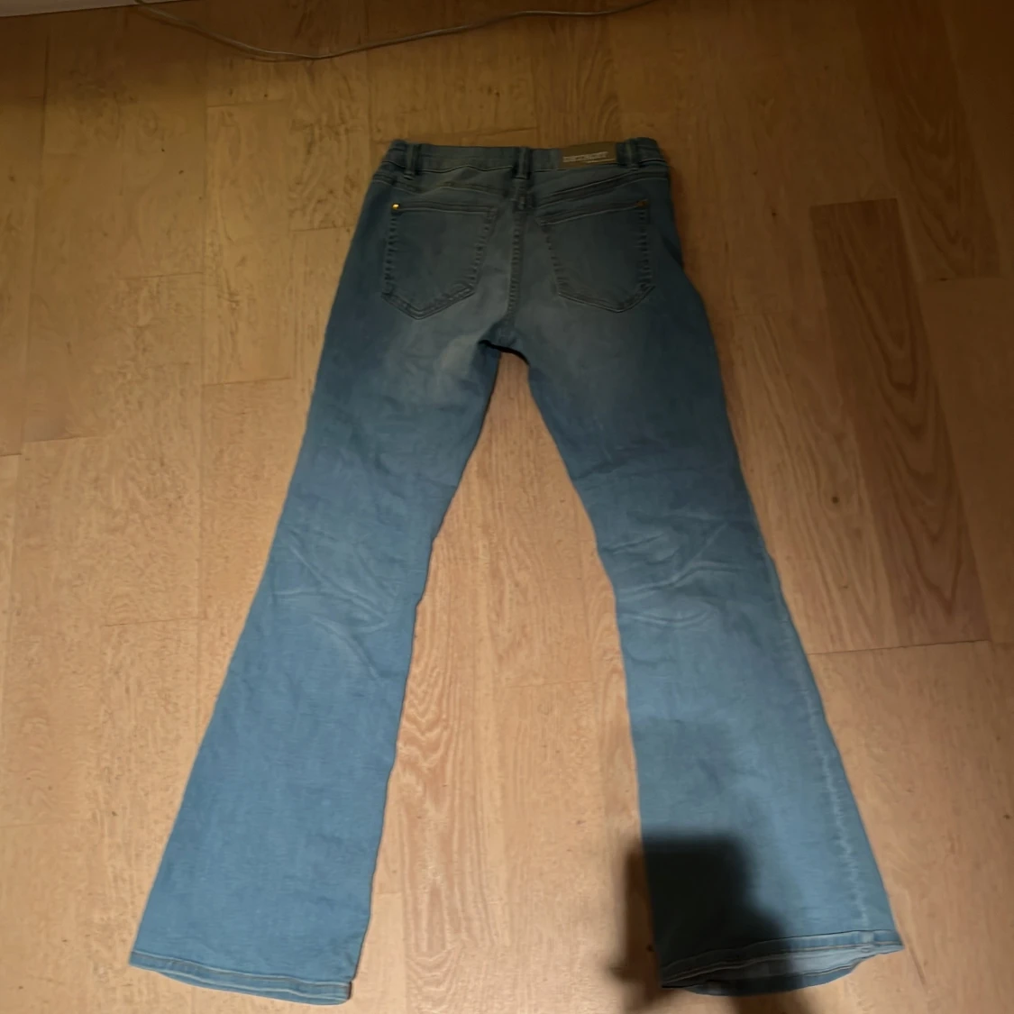 Ljusblå bootcut jeans från Lindex - 2
