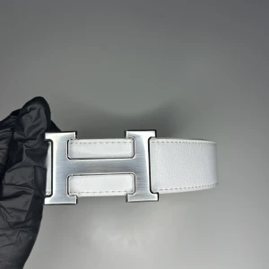 Vitt H-bälte  - Inte använd, nytt skick 