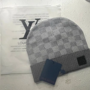 Mössa  - Dm vid intresse 