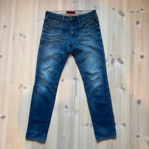 Replay jeans Anbass - Replay jeans anbass | Storlek: W32 L32 | Mycket bra skick inga deffekter | Hör gärna av dig vid frågor och funderingar! 🤗