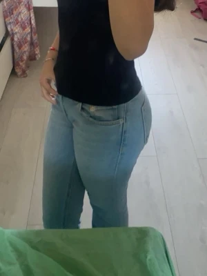 bootcut jeans - fina bootcuts från lager 157, defekter på sista sidan men inget mer än så 😊