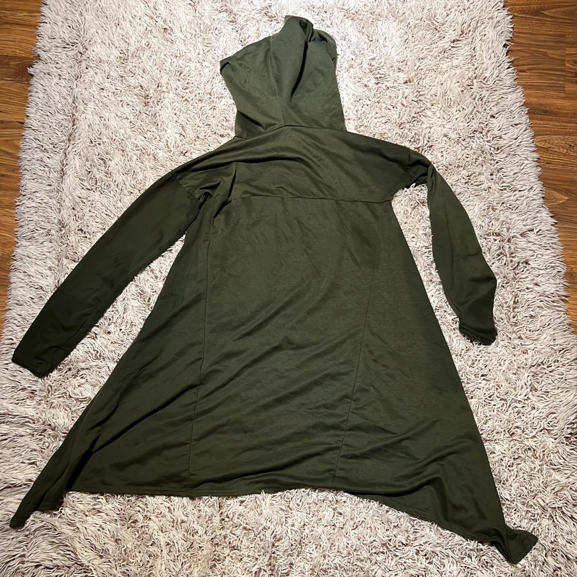 Olivgrön lång hoodie med fickor - 90