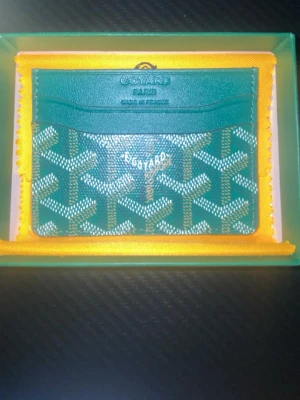 G U Y A R D korthållare  - Helt ny korthållare du får även boxen 