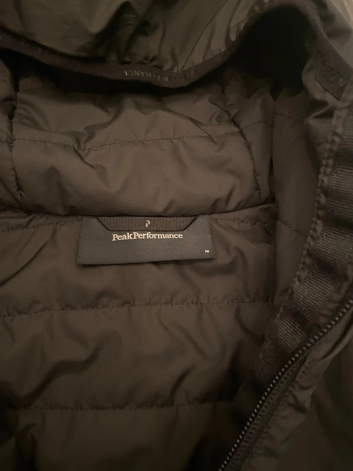 Svart vindjacka Peak Performance M - 1