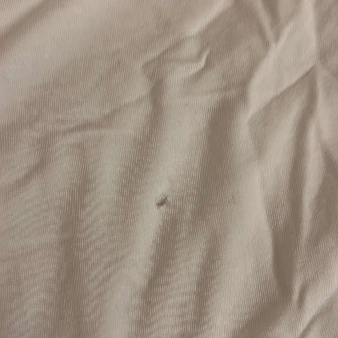 Vit kortklänning med rynkade detaljer - 3