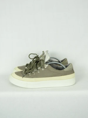 Diemme sneakers  - DIEMME MAROSTICA LOW  Storlek : 42  Passform : Normal   Användning : Skorna är i ett väldigt fint skick utan defekter  Nypris : Cirka 4000SEK