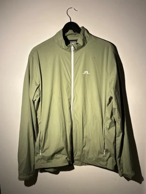 J.Lindeberg windbreaker - Grön J.Lindberg windbreaker storlek M