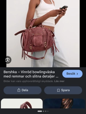 Vinröd väska - Snygg vinröd väska. Extremt sparsamt använd. Nyskick