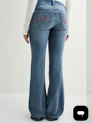 Mörkblå jeans Nelly  - Jätte fina och sköna jeans ifrån Nelly sparsamt använda 