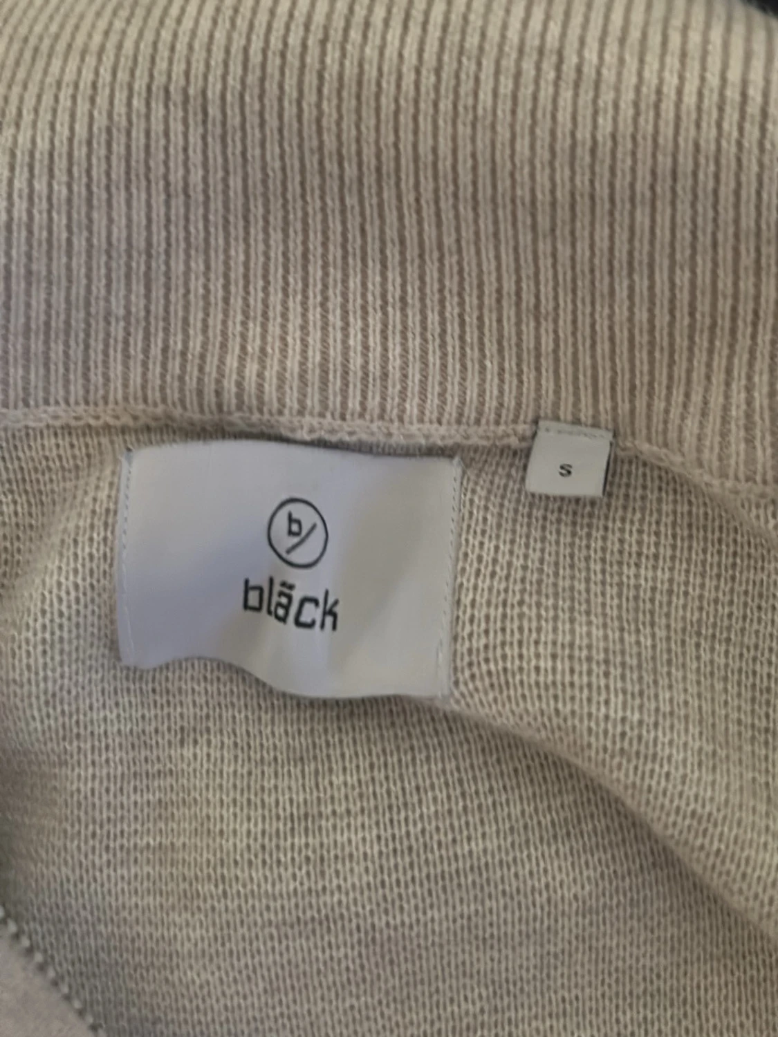 Beige ziptröja med hög krage - 2