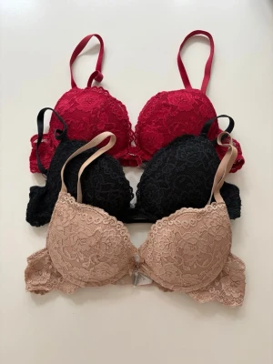 Cubus bh - Tre stycken push up bh från Cubus. Alla för 150
