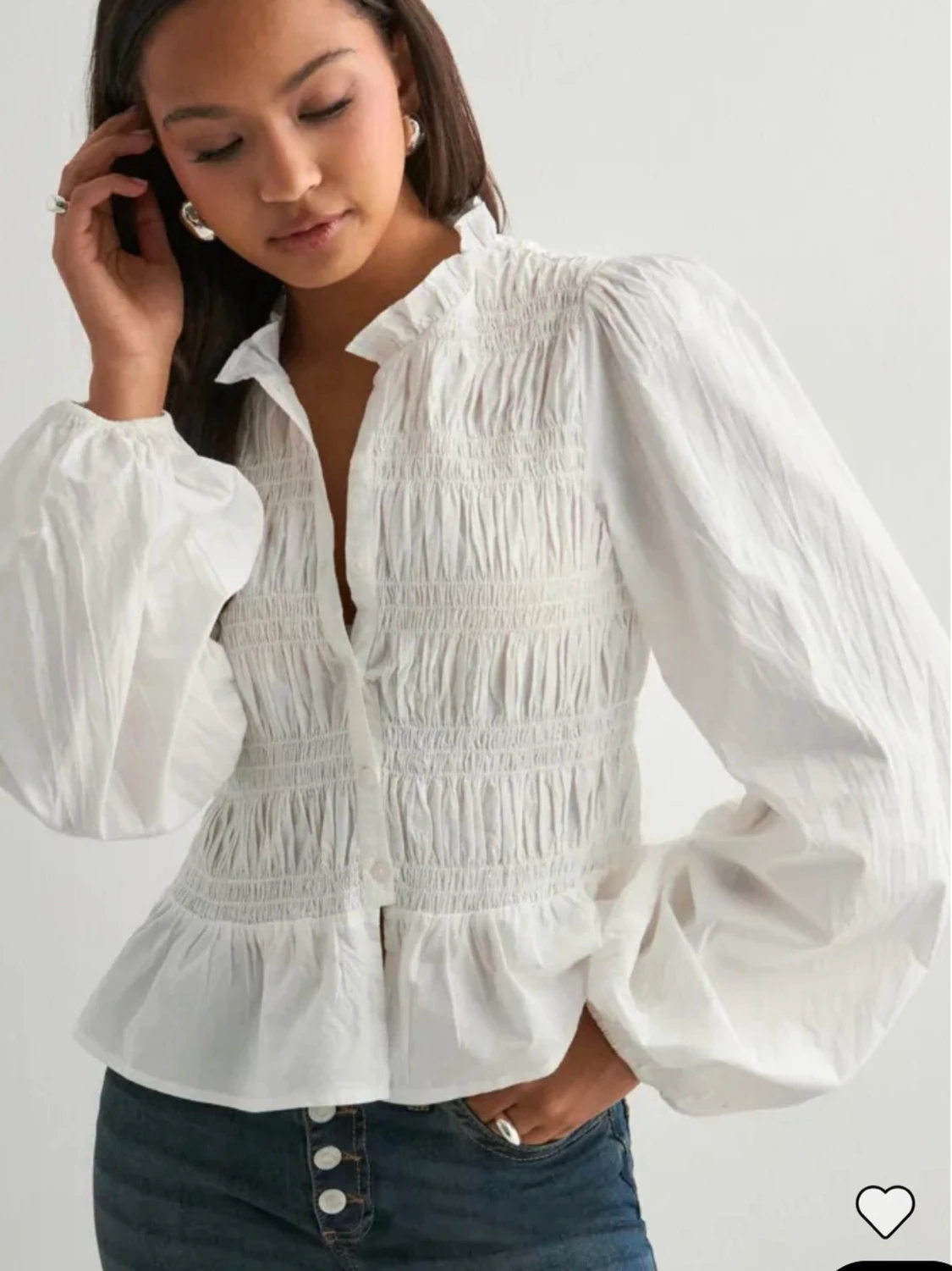 Vit blus med puffärm och smock