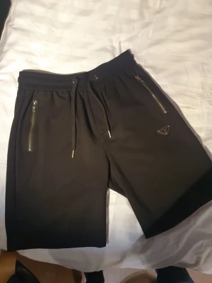 Original Prada mjukisahorts storlek XL - Helt nya och oanvända utan några som helst defekter, storlek XL 
