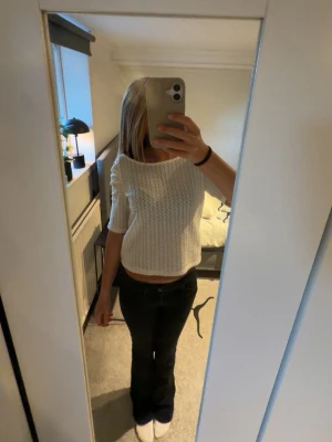 vit blus  - Säljer en mönstrad vit blus från lindex som ej kommer till användning. Pris går att diskutera💞💞