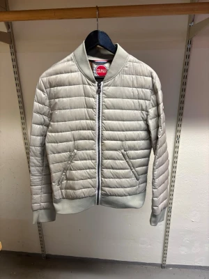 Colmar jacka  - Hej! Säljer nu min jacka från märket Colmar, storlek S, bra skick, hör av dig om du har frågor eller funderingar kring jackan :) 