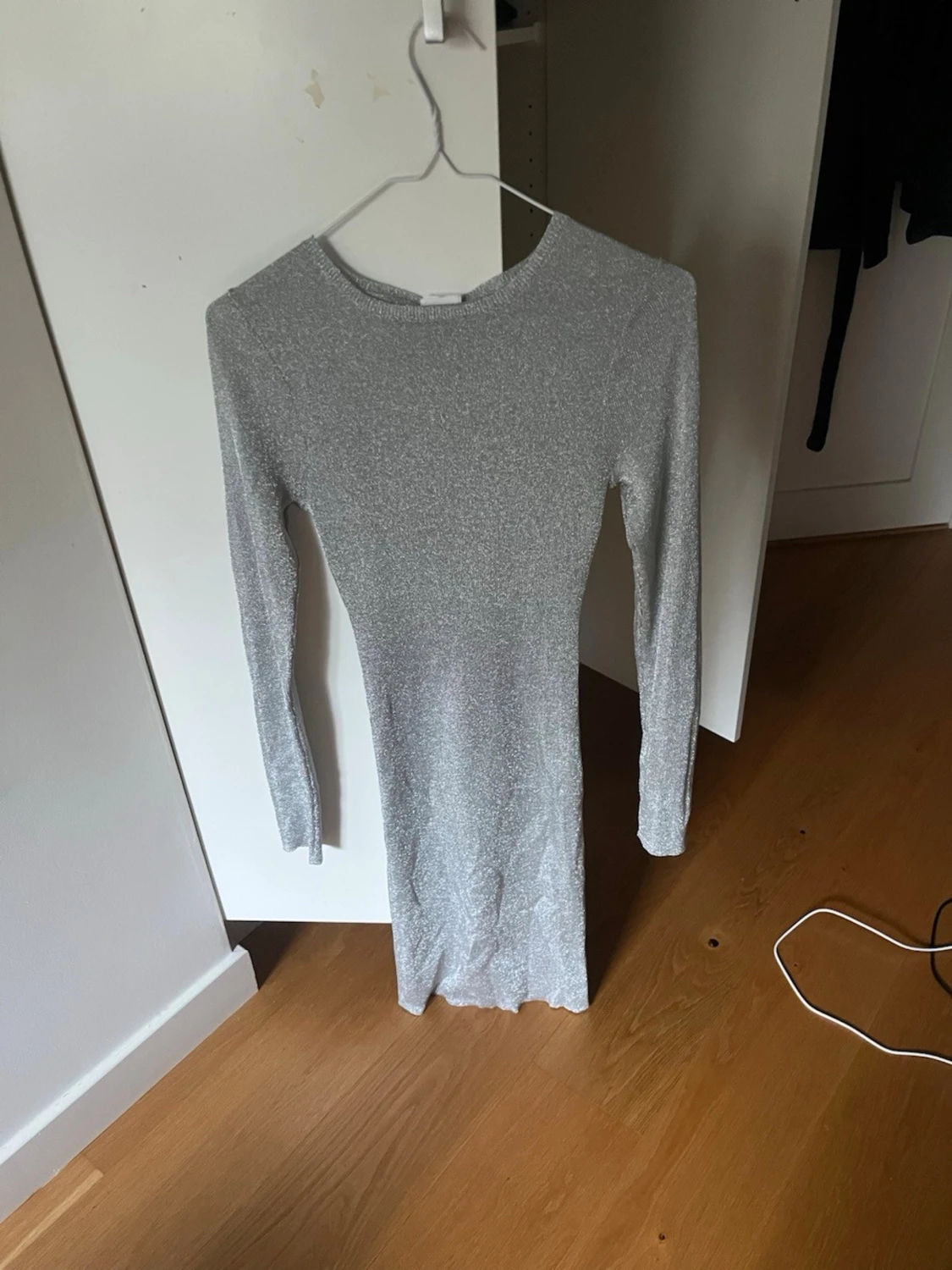 Silverglittrig långärmad klänning