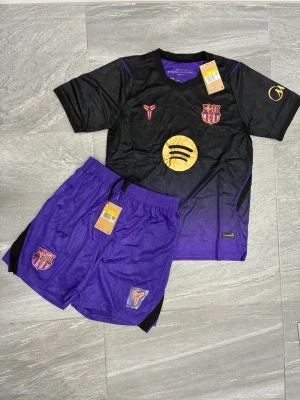FC Barcelona borta set - FC Barcelona borta set i storlek S och M. Helt ny med tagg kvar