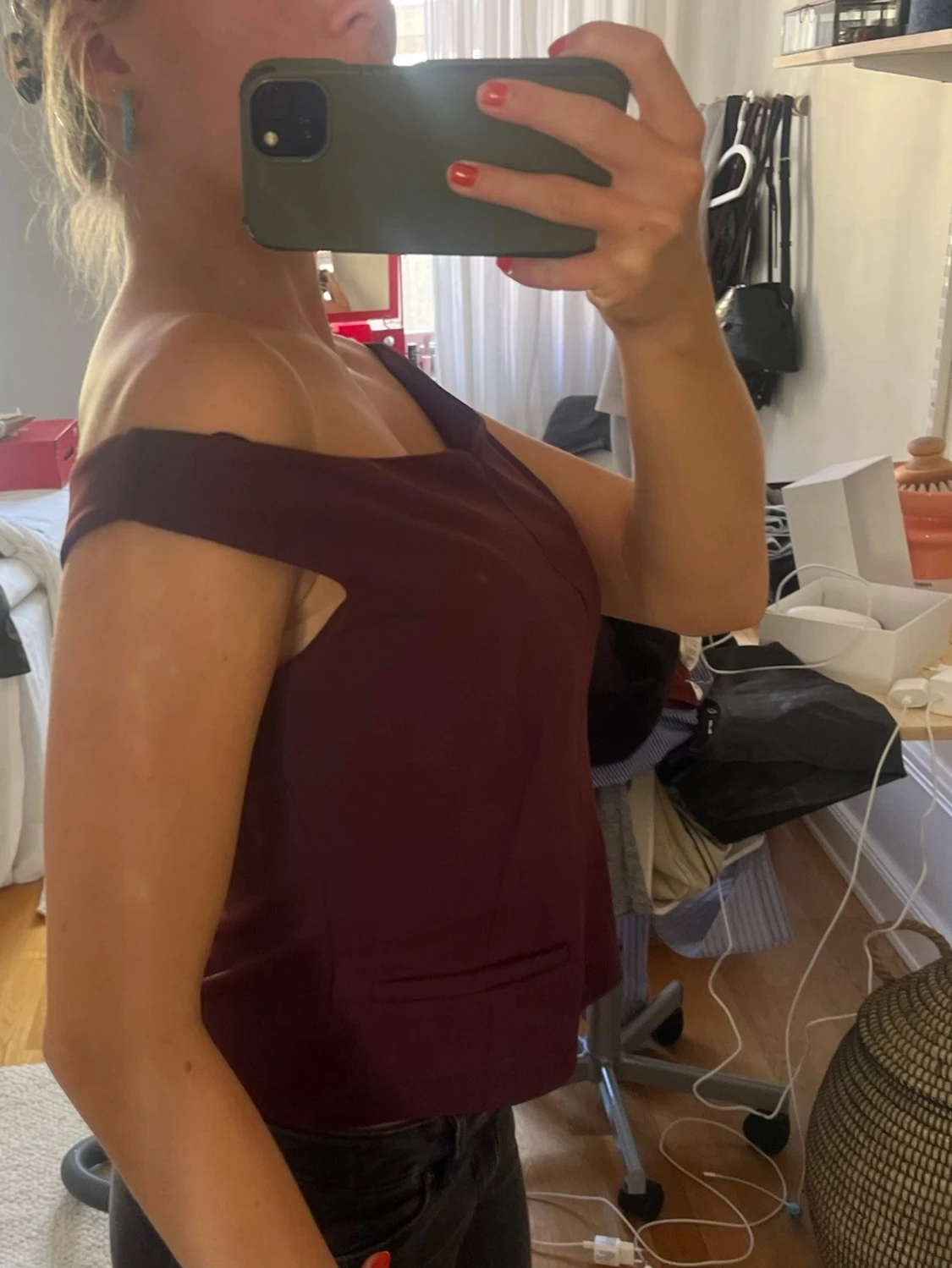 Vinröd offshoulder topp - 2