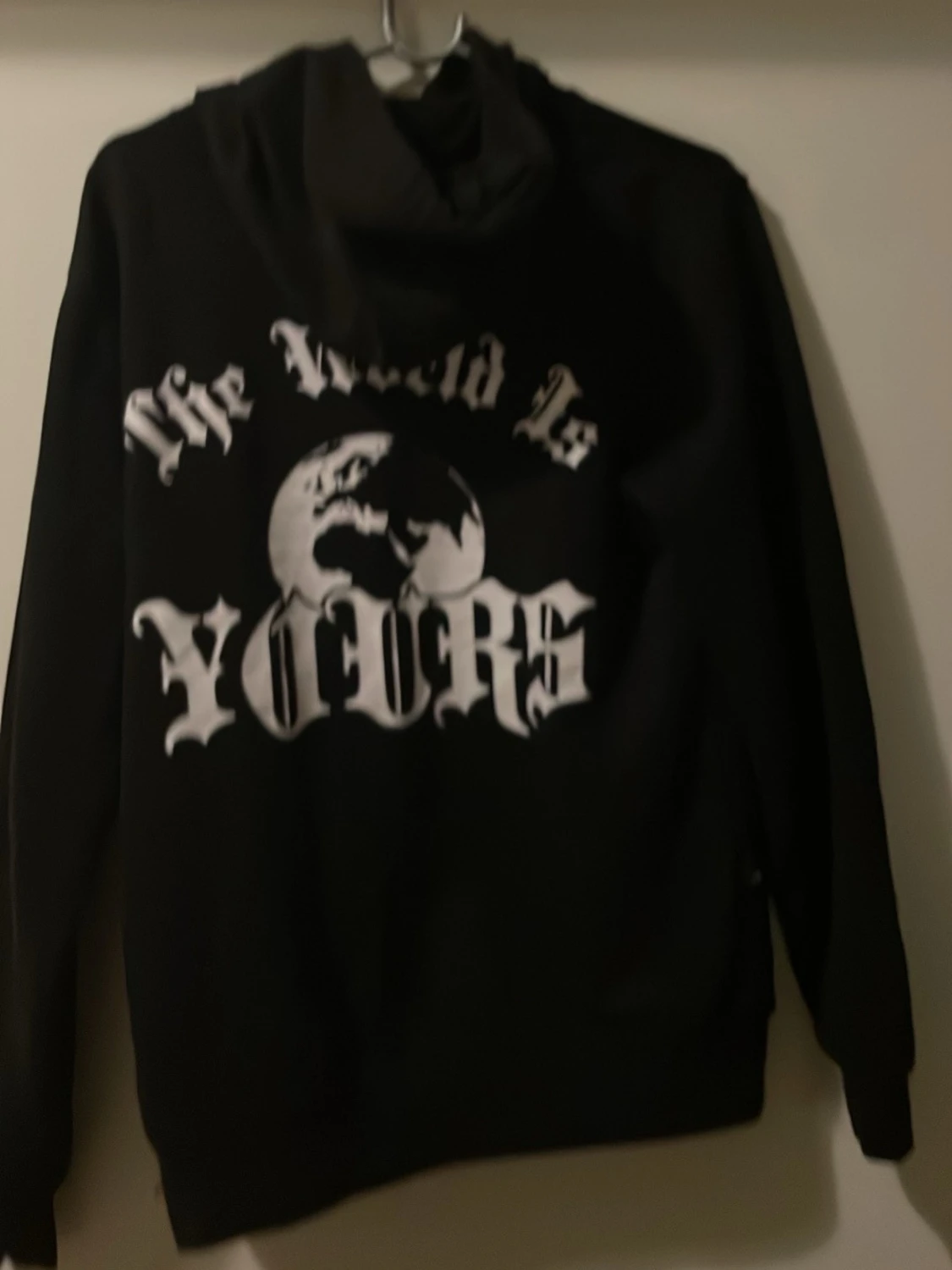 Exklusiv svart konsert hoodie med tryck - 2
