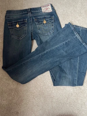 True religon jeans - True religon jeans i Joey w24, de är i superbra skick💗