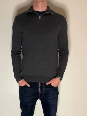 HALF ZIP - HALF ZIP | JACK AND JONES | STRL S | PRIS 149 kr | SKRIV VIN MINSTA LILLA FUNDERING!