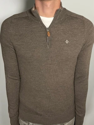 Morris merinoull halfzip  - 👕 Plagg: merinoull halfzip                                                           📏 Storlek: S                                                               🏷️ Märke/Modell: Morris                                                     ✨ Skick: Fint skick                                                         💬 Vid frågor är det bara att skriva!                                                                                          🛍️ Gramenti