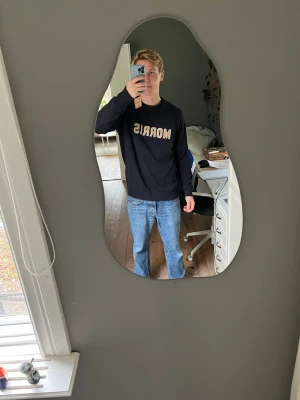 Morris tröja, storlek L - Morris tröja säljes pga lite användning, står som XL men skulle säga L. Superfint skick. Hör av er vid frågor eller funderingar!🙌 använd gärna Instabox som leveransmetod📬