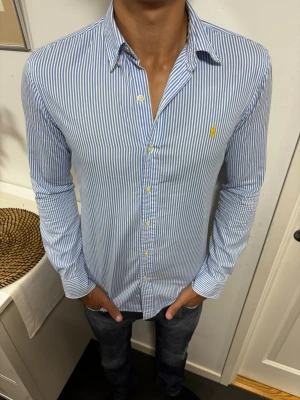 Ralph Lauren Skjorta - Storlek S, skick 9/10. Postar samma dag!