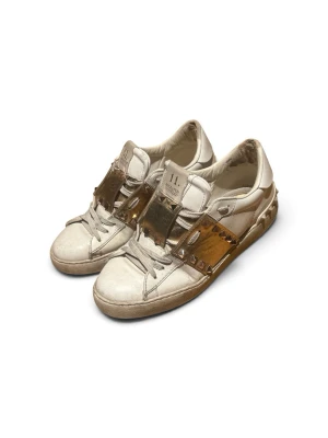 Valentino skor - Lite schysstare valentino skor som passar in väldigt bra på vardagen. Täcken på användning finns men de går att tvätta de till mycket bättre skick men har ej haft tid för de. Tveka inte på att höra av er vid frågor eller fler bilder. Pris är diskuterbart vid snabb affär. 