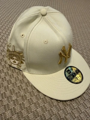 New York Fitted Cap (Statue of Liberty Edition) - Helt ny