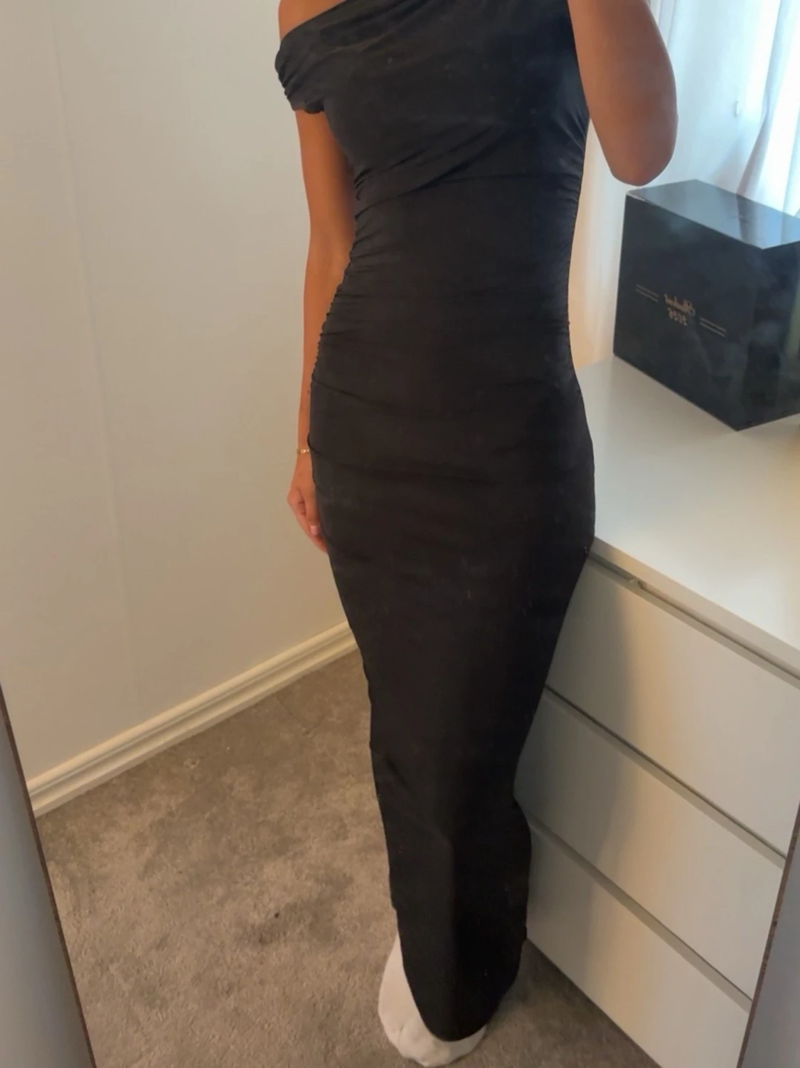 Svart oneshoulder långklänning - 2