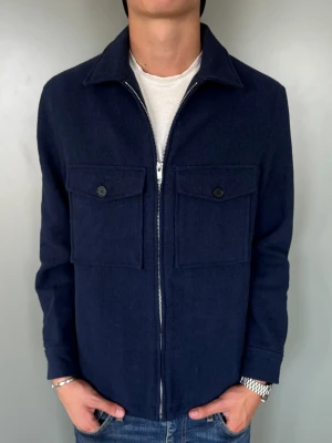 Blå Overshirt - Strl - M | Skick - 10/10 | Nypris - ca 1500kr | Vid minsta lilla fundering är det bara att höra av sig!