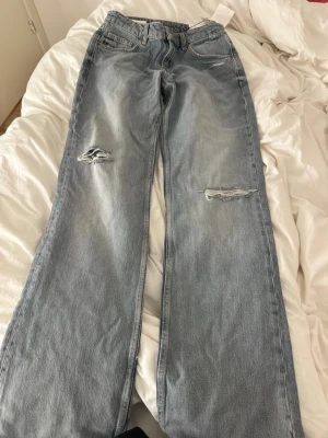 Lågmidjade jeans - säljer dessa superfina populära jeansen från zara i modellen wide leg. Slutsålda och aldrig använda med lappen kvar😊